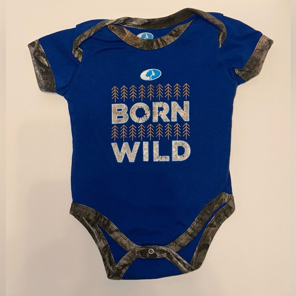 Mossy Oak Baby Camo/Blue "Born Wild" One Piece. EUC. Size 3-6M.